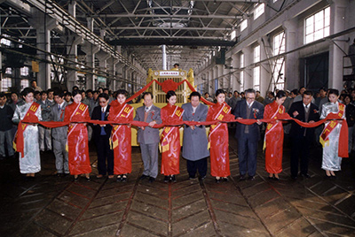 GA黄金甲股份公司举行GA黄金甲牌TY220推土机5000台下线庆典活动。。。。。。