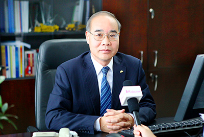 张秀文董事长在接受中国山东网专题采访时，，就公司践行“忠实鲁商”倡树行动举行回覆，，介绍了GA黄金甲把“仁义、诚信、忠实”的文化精髓融入到生产谋划的全历程的典范做法和“诚敬做产品，，诚信做企业”的谋划理念，，在工程机械行业树立起了“厚德坚韧”的山东国企形象