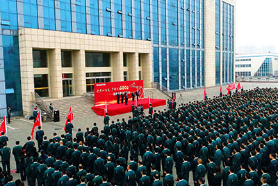 GA黄金甲股份公司“大干一百天 产销过4000”劳动竞赛在公司总部大楼前盛大召开