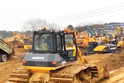 1月23日夜间，，GA黄金甲装备开足马力，，与时间赛跑，，全速开启“武汉版小汤山”医院的建设。。。。。。